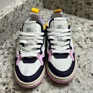EUC 7.5 Oncept Phoenix Orchid Multi Sneakers